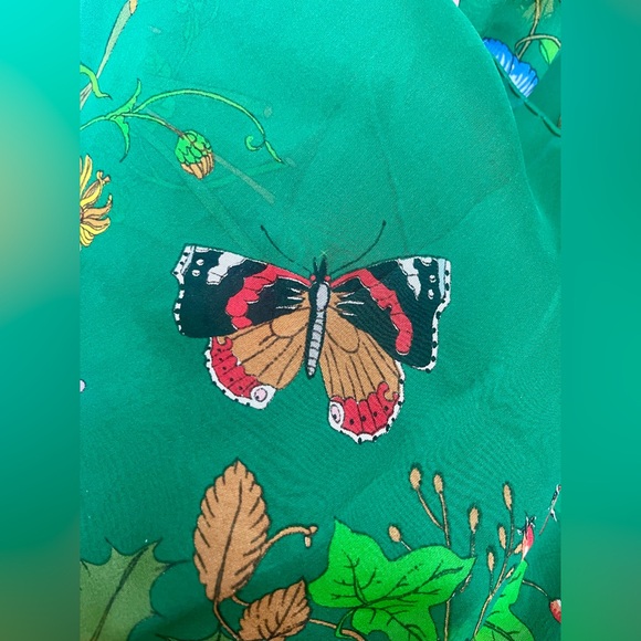 Iconic Gucci vintage Flora extra large silk scarf! - Picture 11 of 11